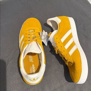 adidas Gazelle Crew Yellow youth  size 6.5 NWT